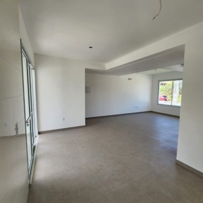 Casa Residencial com 131m², 3 quartos, 1 suíte, 2 garagens, no bairro Pântano Do Sul em Florianópolis