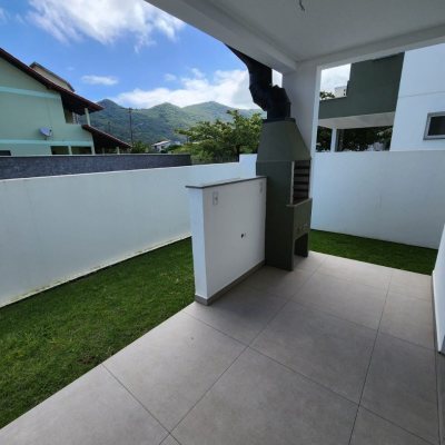 Casa Residencial com 131m², 3 quartos, 1 suíte, 2 garagens, no bairro Pântano Do Sul em Florianópolis