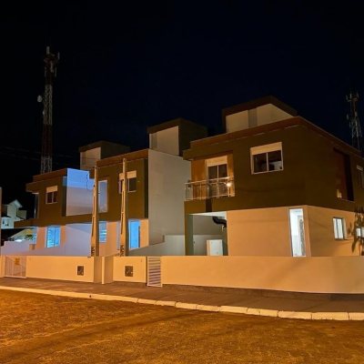 Casa Residencial com 131m², 3 quartos, 1 suíte, 2 garagens, no bairro Pântano Do Sul em Florianópolis