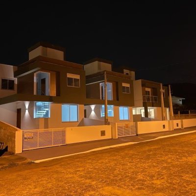 Casa Residencial com 131m², 3 quartos, 1 suíte, 2 garagens, no bairro Pântano Do Sul em Florianópolis