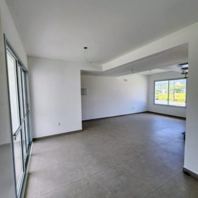 Casa Residencial com 122m², 3 quartos, 1 suíte, 2 garagens, no bairro Pântano Do Sul em Florianópolis