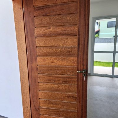 Casa Residencial com 122m², 3 quartos, 1 suíte, 2 garagens, no bairro Pântano Do Sul em Florianópolis