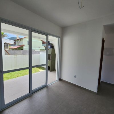 Casa Residencial com 122m², 3 quartos, 1 suíte, 2 garagens, no bairro Pântano Do Sul em Florianópolis