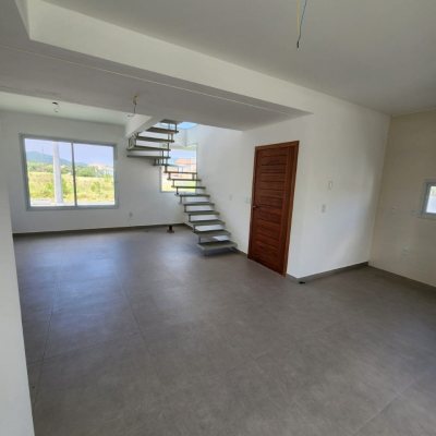 Casa Residencial com 122m², 3 quartos, 1 suíte, 2 garagens, no bairro Pântano Do Sul em Florianópolis