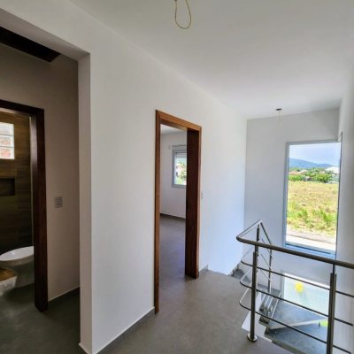 Casa Residencial com 122m², 3 quartos, 1 suíte, 2 garagens, no bairro Pântano Do Sul em Florianópolis