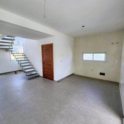 Casa Residencial com 122m², 3 quartos, 1 suíte, 2 garagens, no bairro Pântano Do Sul em Florianópolis