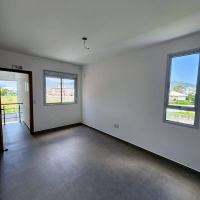 Casa Residencial com 122m², 3 quartos, 1 suíte, 2 garagens, no bairro Pântano Do Sul em Florianópolis