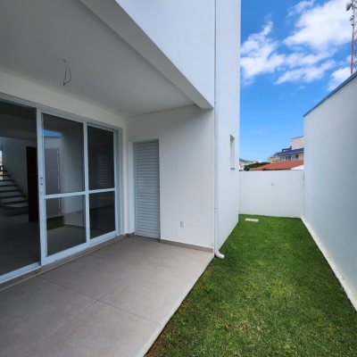 Casa Residencial com 122m², 3 quartos, 1 suíte, 2 garagens, no bairro Pântano Do Sul em Florianópolis