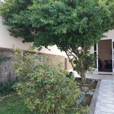 Casa Residencial com 320m², 4 quartos, 4 suítes, 4 garagens, no bairro Coqueiros em Florianópolis