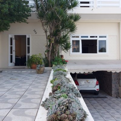 Casa Residencial com 320m², 4 quartos, 4 suítes, 4 garagens, no bairro Coqueiros em Florianópolis