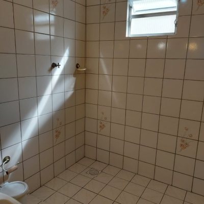 Casa Residencial com 320m², 4 quartos, 4 suítes, 4 garagens, no bairro Coqueiros em Florianópolis