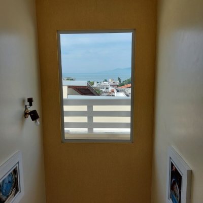 Casa Residencial com 320m², 4 quartos, 4 suítes, 4 garagens, no bairro Coqueiros em Florianópolis