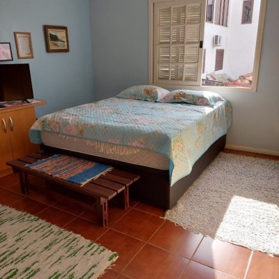 Casa Residencial com 320m², 4 quartos, 4 suítes, 4 garagens, no bairro Coqueiros em Florianópolis