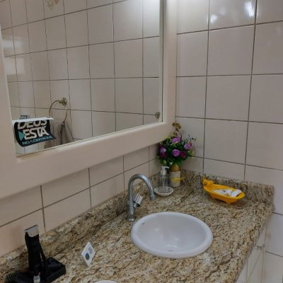 Casa Residencial com 320m², 4 quartos, 4 suítes, 4 garagens, no bairro Coqueiros em Florianópolis