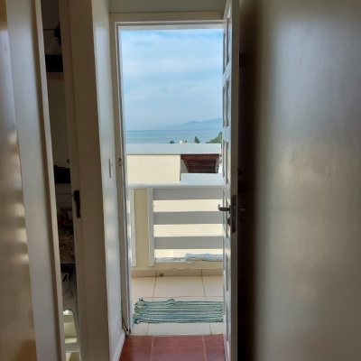 Casa Residencial com 320m², 4 quartos, 4 suítes, 4 garagens, no bairro Coqueiros em Florianópolis