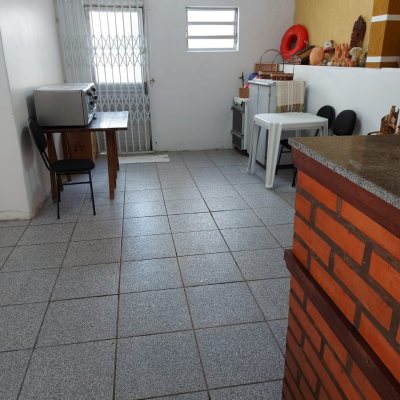 Casa Residencial com 320m², 4 quartos, 4 suítes, 4 garagens, no bairro Coqueiros em Florianópolis