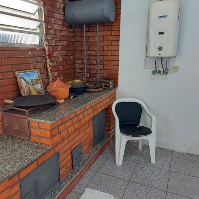 Casa Residencial com 320m², 4 quartos, 4 suítes, 4 garagens, no bairro Coqueiros em Florianópolis