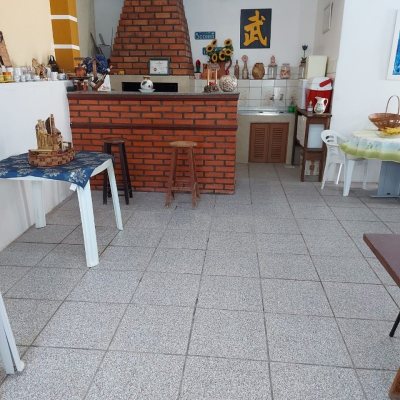 Casa Residencial com 320m², 4 quartos, 4 suítes, 4 garagens, no bairro Coqueiros em Florianópolis