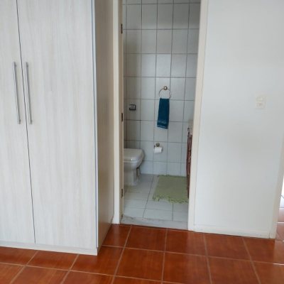 Casa Residencial com 320m², 4 quartos, 4 suítes, 4 garagens, no bairro Coqueiros em Florianópolis