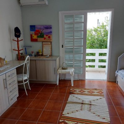 Casa Residencial com 320m², 4 quartos, 4 suítes, 4 garagens, no bairro Coqueiros em Florianópolis