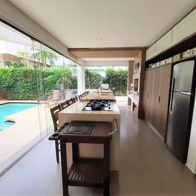 Casa Residencial com 470m², 5 quartos, 5 suítes, 4 garagens, no bairro Campeche em Florianópolis