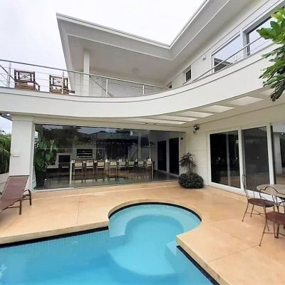 Casa Residencial com 470m², 5 quartos, 5 suítes, 4 garagens, no bairro Campeche em Florianópolis