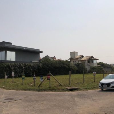 Terrenos Residenciais com 533m², no bairro Campeche em Florianópolis