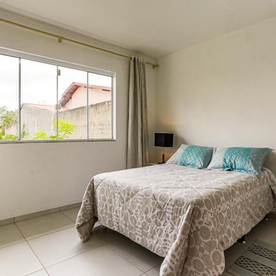 Casa Residencial com 106m², 2 quartos, 2 suítes, 5 garagens, no bairro Campeche em Florianópolis