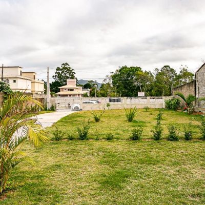 Casa Residencial com 106m², 2 quartos, 2 suítes, 5 garagens, no bairro Campeche em Florianópolis