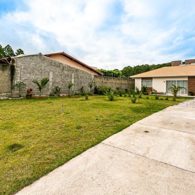 Casa Residencial com 106m², 2 quartos, 2 suítes, 5 garagens, no bairro Campeche em Florianópolis