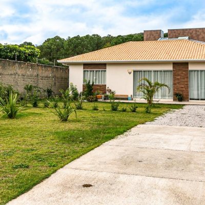 Casa Residencial com 106m², 2 quartos, 2 suítes, 5 garagens, no bairro Campeche em Florianópolis
