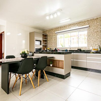 Casa Residencial com 106m², 2 quartos, 2 suítes, 5 garagens, no bairro Campeche em Florianópolis