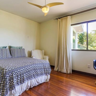 Casa Residencial com 430m², 4 quartos, 4 suítes, 8 garagens, no bairro Lagoa da Conceição em Florianópolis