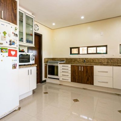 Casa Residencial com 430m², 4 quartos, 4 suítes, 8 garagens, no bairro Lagoa da Conceição em Florianópolis