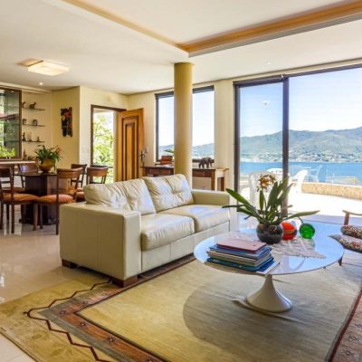Casa Residencial com 430m², 4 quartos, 4 suítes, 8 garagens, no bairro Lagoa da Conceição em Florianópolis