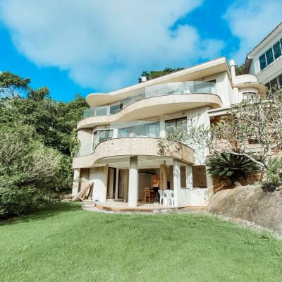 Casa Residencial com 430m², 4 quartos, 4 suítes, 8 garagens, no bairro Lagoa da Conceição em Florianópolis