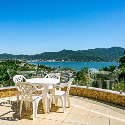 Casa Residencial com 430m², 4 quartos, 4 suítes, 8 garagens, no bairro Lagoa da Conceição em Florianópolis