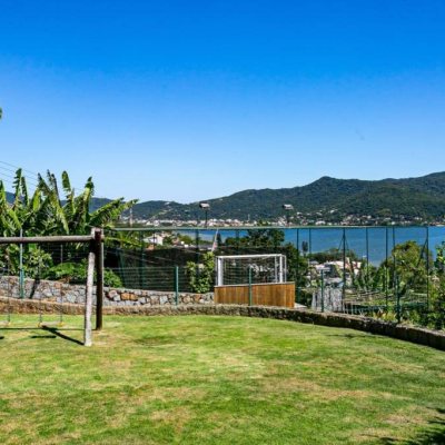 Casa Residencial com 430m², 4 quartos, 4 suítes, 8 garagens, no bairro Lagoa da Conceição em Florianópolis