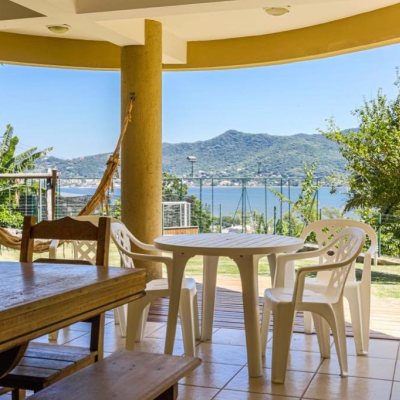 Casa Residencial com 430m², 4 quartos, 4 suítes, 8 garagens, no bairro Lagoa da Conceição em Florianópolis