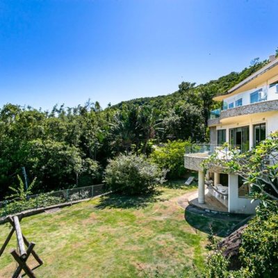 Casa Residencial com 430m², 4 quartos, 4 suítes, 8 garagens, no bairro Lagoa da Conceição em Florianópolis