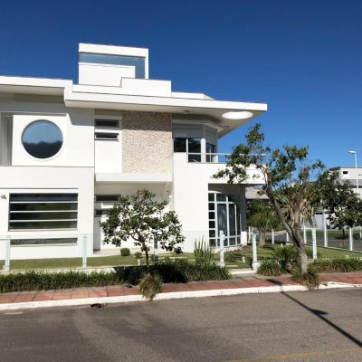 Casa Residencial com 460m², 3 quartos, 3 suítes, 3 garagens, no bairro Lagoa da Conceição em Florianópolis