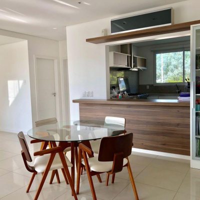 Casa Residencial com 460m², 3 quartos, 3 suítes, 3 garagens, no bairro Lagoa da Conceição em Florianópolis