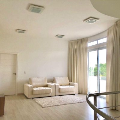 Casa Residencial com 460m², 3 quartos, 3 suítes, 3 garagens, no bairro Lagoa da Conceição em Florianópolis