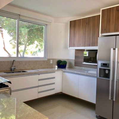 Casa Residencial com 460m², 3 quartos, 3 suítes, 3 garagens, no bairro Lagoa da Conceição em Florianópolis