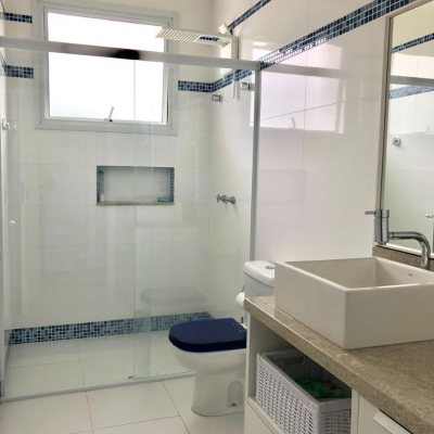 Casa Residencial com 460m², 3 quartos, 3 suítes, 3 garagens, no bairro Lagoa da Conceição em Florianópolis