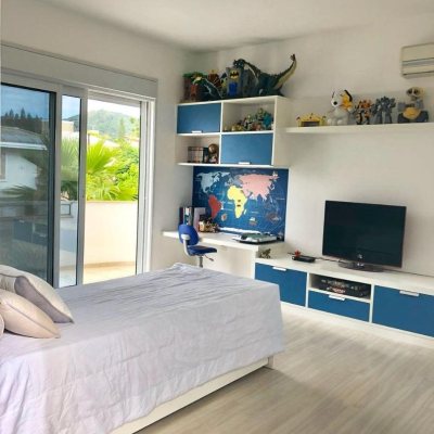 Casa Residencial com 460m², 3 quartos, 3 suítes, 3 garagens, no bairro Lagoa da Conceição em Florianópolis