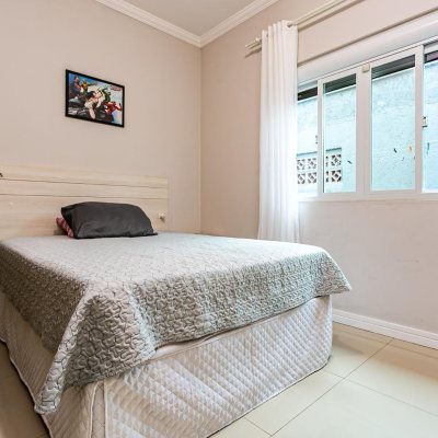 Casa Residencial com 120m², 2 quartos, 1 suíte, 2 garagens, no bairro Campeche em Florianópolis