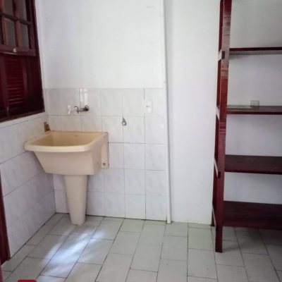 Casa Residencial com 600m², 4 quartos, 2 suítes, 12 garagens, no bairro Campeche em Florianópolis