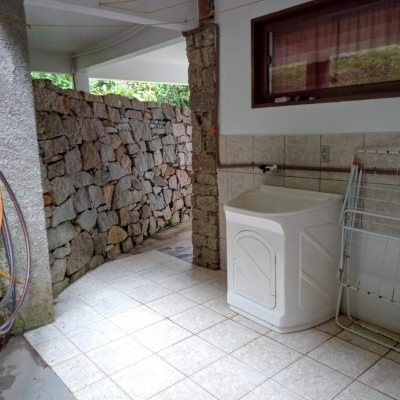 Casa Residencial com 600m², 4 quartos, 2 suítes, 12 garagens, no bairro Campeche em Florianópolis