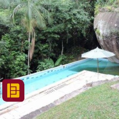 Casa Residencial com 600m², 4 quartos, 2 suítes, 12 garagens, no bairro Campeche em Florianópolis